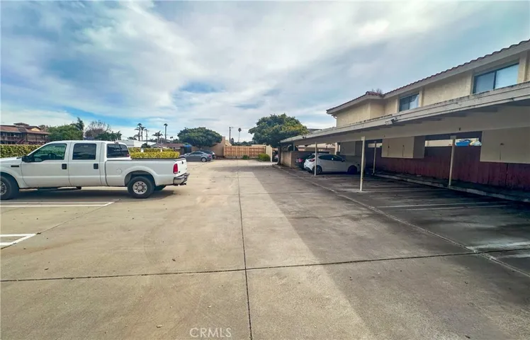1001 E Cypress Ave - Parking