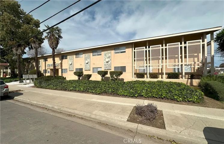 1021 E Cypress Ave