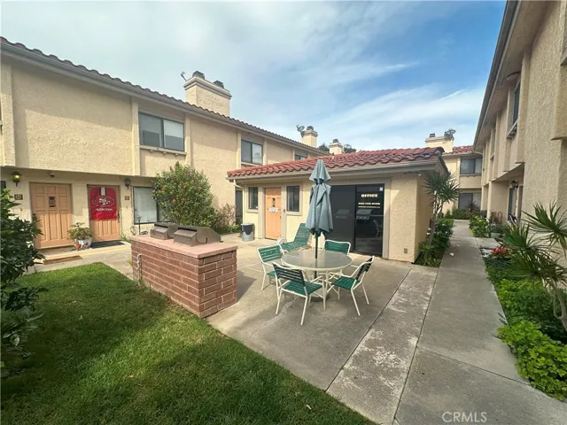 1001 E Cypress Ave - BBQ, Laundry Room & Onsite Office