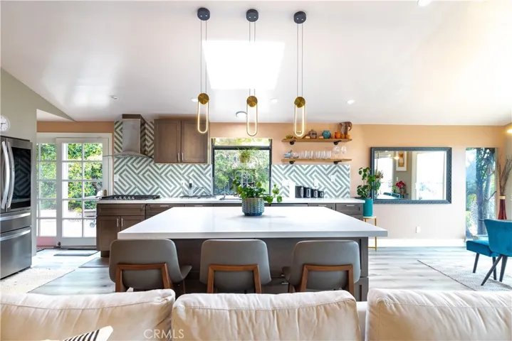 Great sitting area Island in the Kitchen