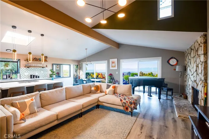 Lots of room to enjoy entertaining and Magnificent views
