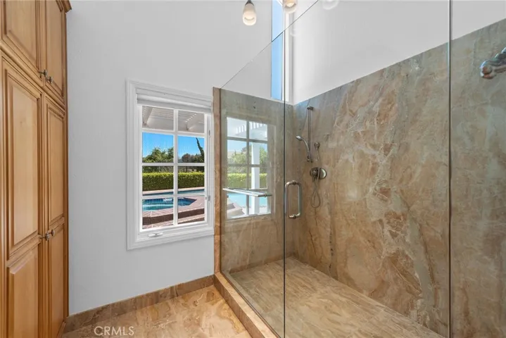 Massive Shower in Primary with dual shower heads