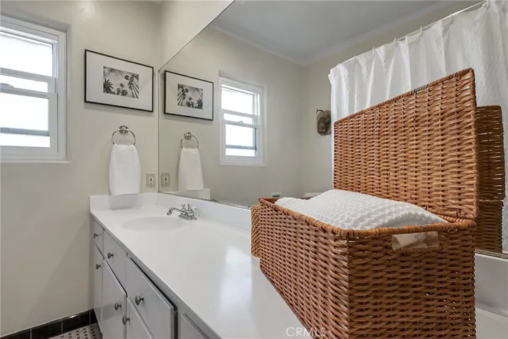 2160 Cedar Avenue, Long Beach, California 90806
