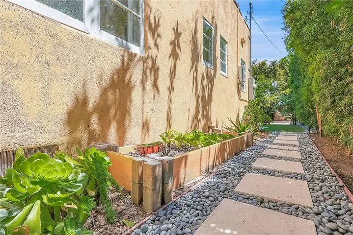 2160 Cedar Avenue, Long Beach, California 90806