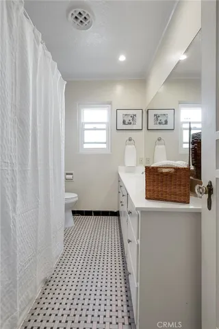 2160 Cedar Avenue, Long Beach, California 90806