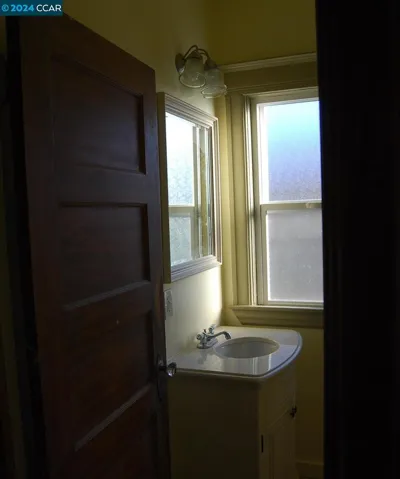 5308 Shattuck Ave, Oakland, California 94609-1916