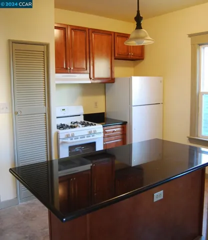 5308 Shattuck Ave, Oakland, California 94609-1916