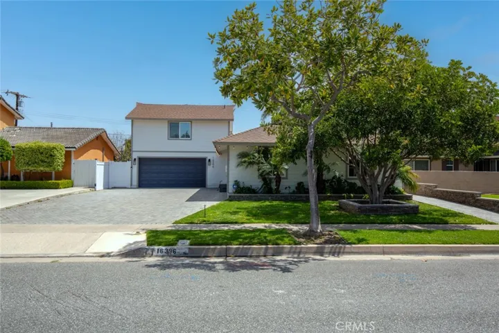 Well maintained curb appeal with huge stone driveway
