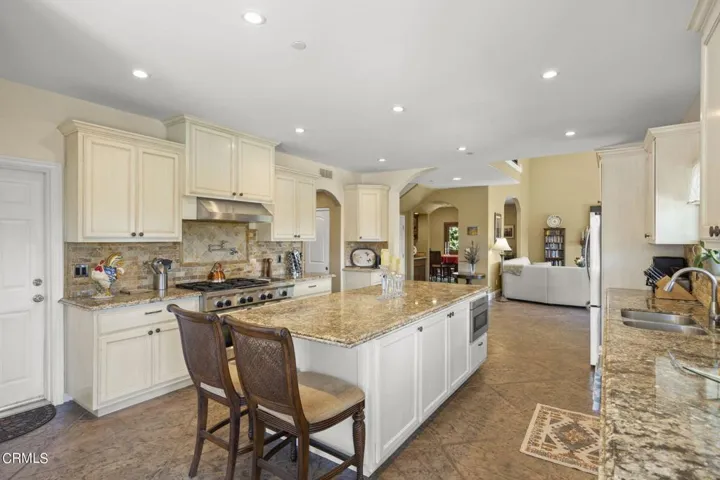 Eat-In Kitchen