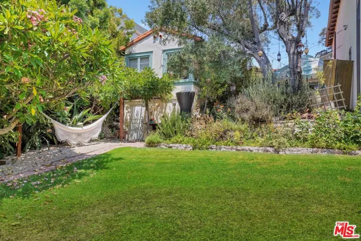 235 Bronwood Avenue, Los Angeles, California 90049