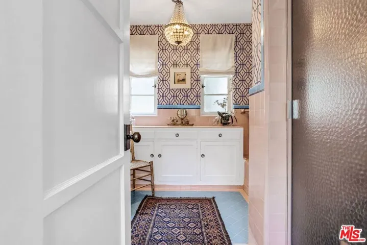 235 Bronwood Avenue, Los Angeles, California 90049