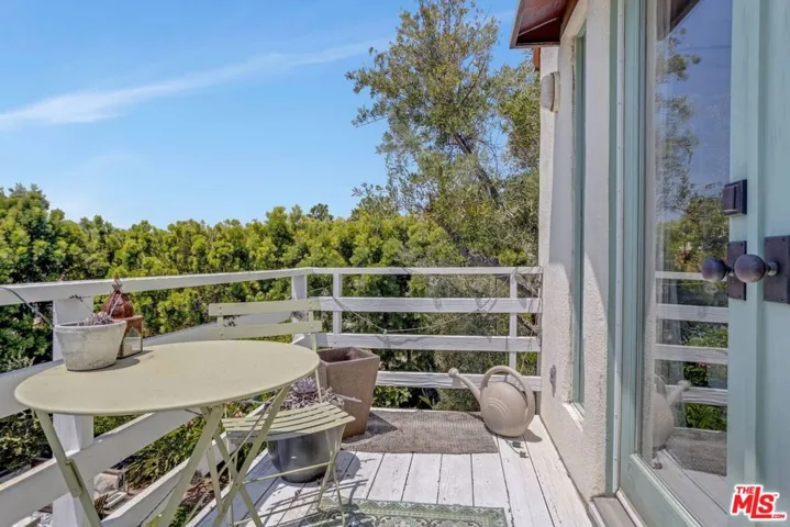 235 Bronwood Avenue, Los Angeles, California 90049