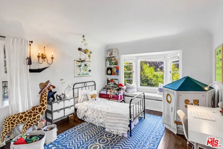235 Bronwood Avenue, Los Angeles, California 90049