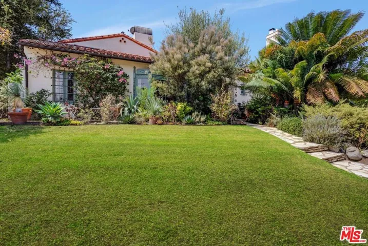 235 Bronwood Avenue, Los Angeles, California 90049