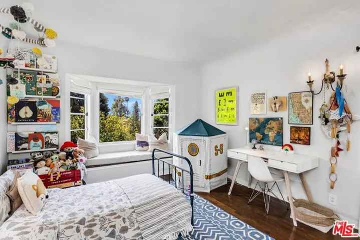 235 Bronwood Avenue, Los Angeles, California 90049