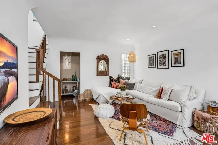235 Bronwood Avenue, Los Angeles, California 90049