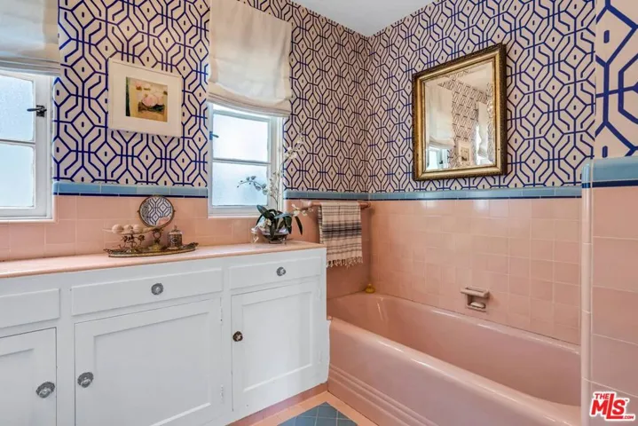 235 Bronwood Avenue, Los Angeles, California 90049