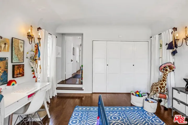 235 Bronwood Avenue, Los Angeles, California 90049