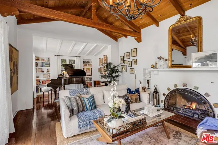 235 Bronwood Avenue, Los Angeles, California 90049