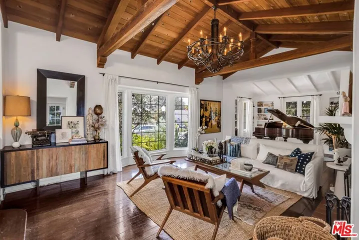 235 Bronwood Avenue, Los Angeles, California 90049