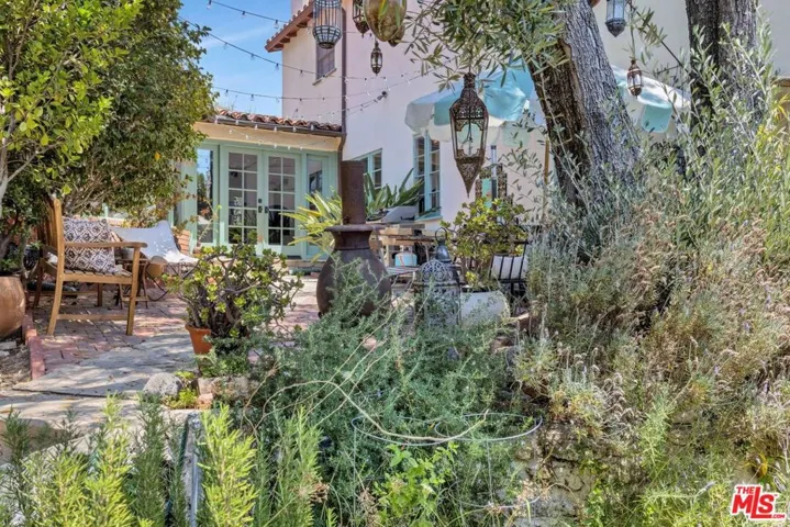 235 Bronwood Avenue, Los Angeles, California 90049