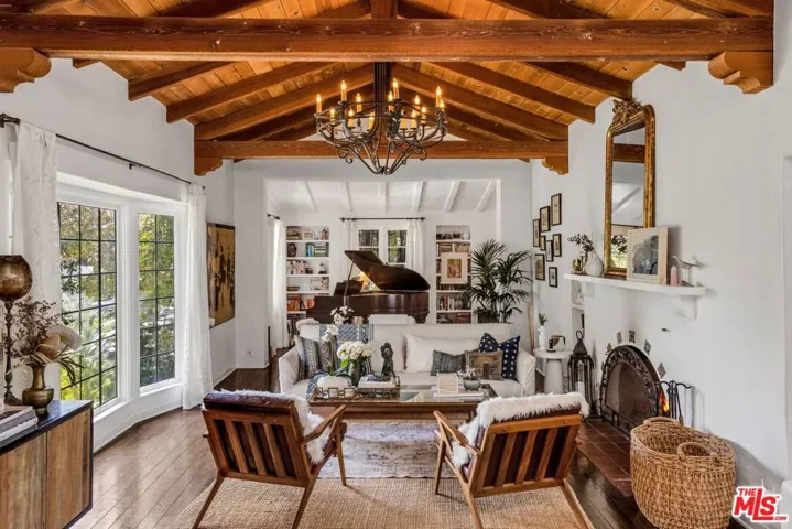 235 Bronwood Avenue, Los Angeles, California 90049