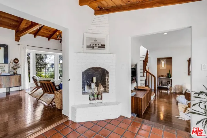 235 Bronwood Avenue, Los Angeles, California 90049
