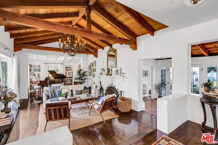 235 Bronwood Avenue, Los Angeles, California 90049