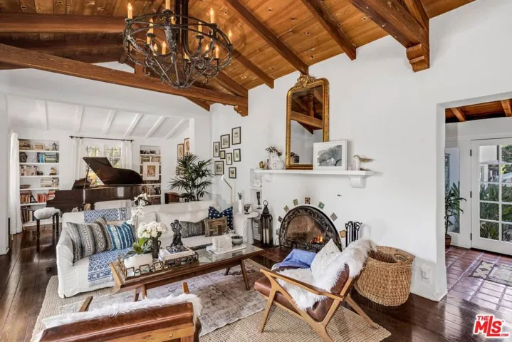 235 Bronwood Avenue, Los Angeles, California 90049