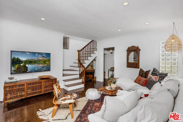 235 Bronwood Avenue, Los Angeles, California 90049
