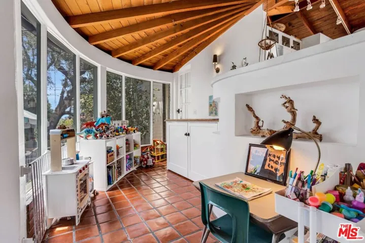 235 Bronwood Avenue, Los Angeles, California 90049