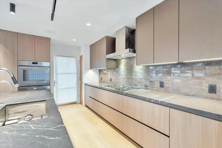 921 Newell Road, Palo Alto, California 94303