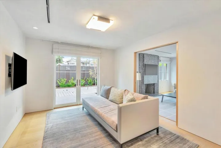 921 Newell Road, Palo Alto, California 94303