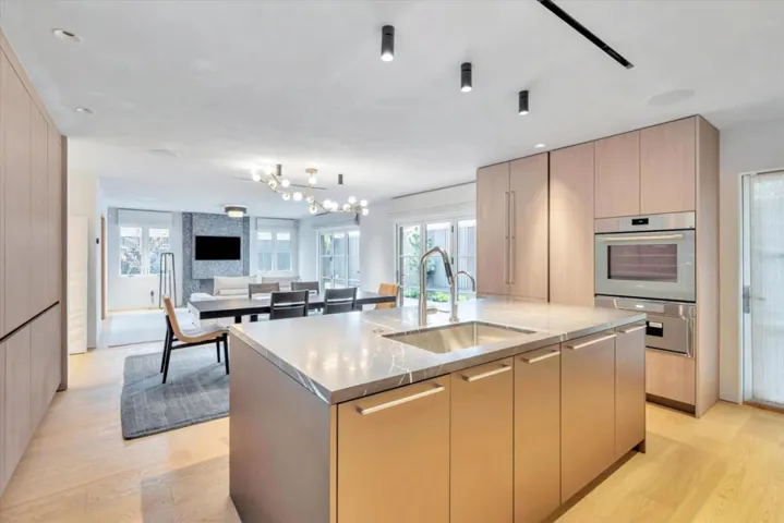921 Newell Road, Palo Alto, California 94303