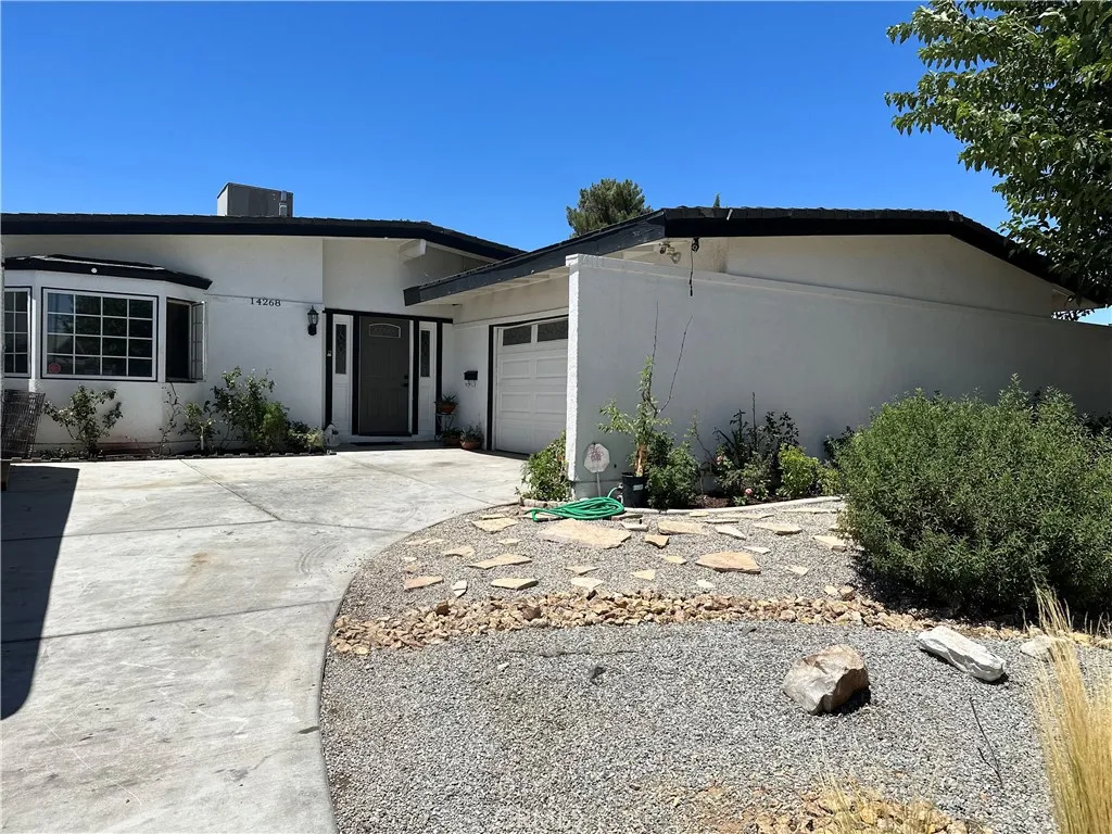 14268 Burning Tree, Victorville, California 92395 home-pic-2