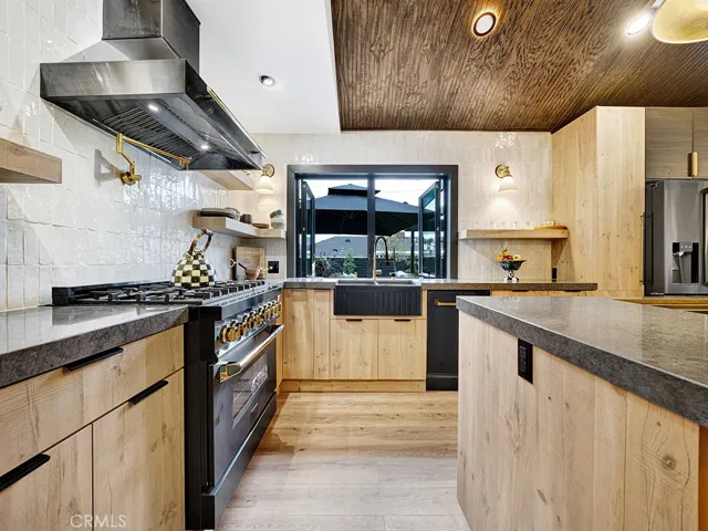 1062 Huntridge Road, Santa Ana, California 92705