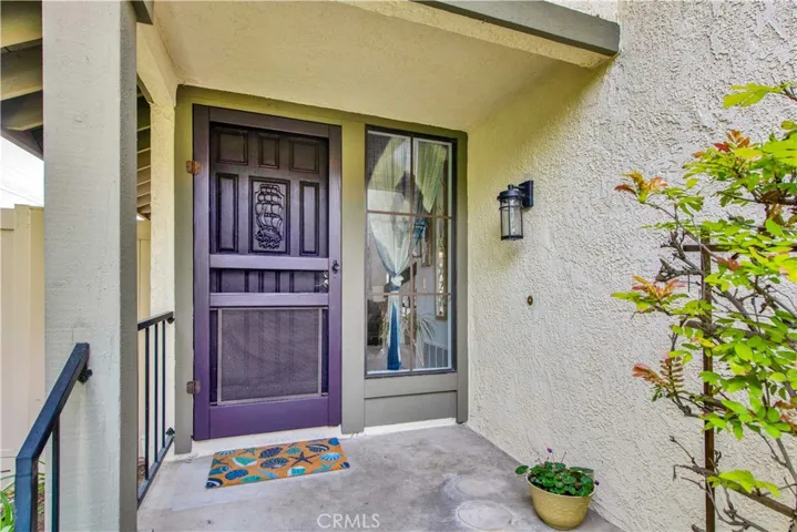 Great Curb Appeal in a Fantastic Neighborhood!