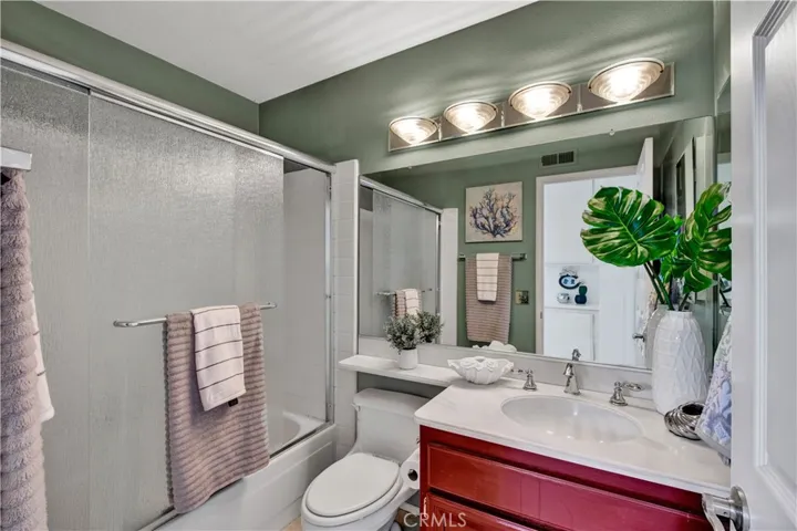A picture of the guest Bathroom Upstairs!