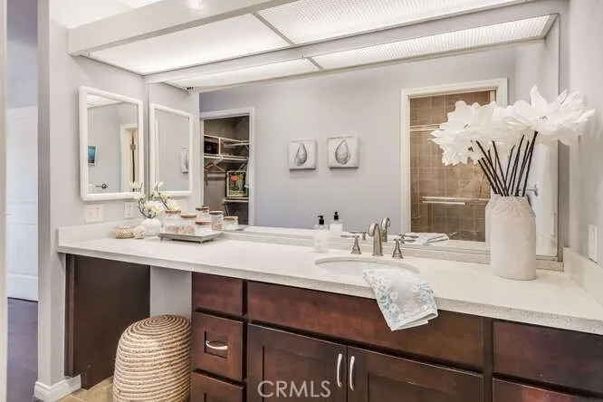 Primary bath area