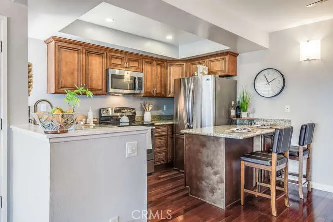 Kitchen and breakfast bar