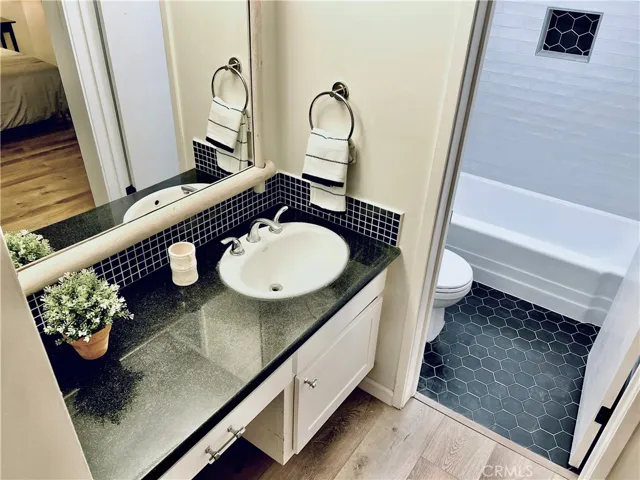 465 S Los Robles Avenue 15, Pasadena, California 91101