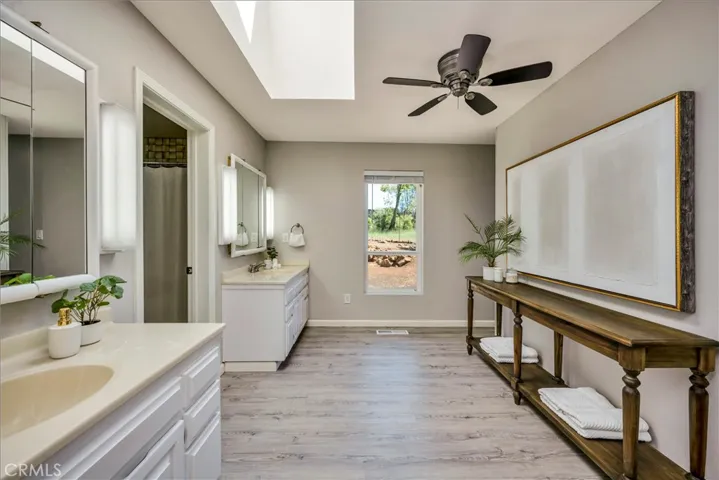 Dual vanities