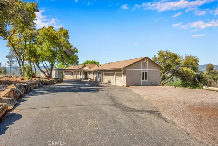 Long driveway with plenty of additional parking areas