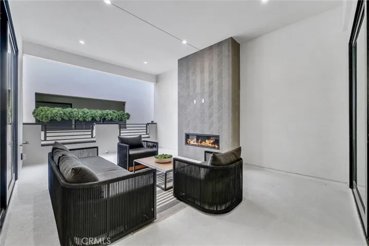 424 1/2 Orchid Avenue Back Unit, Corona Del Mar, California 92625