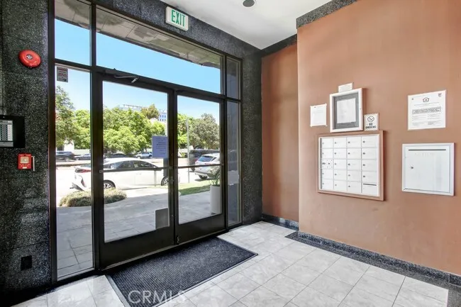 8614 Burton Way, Los Angeles, California 90048