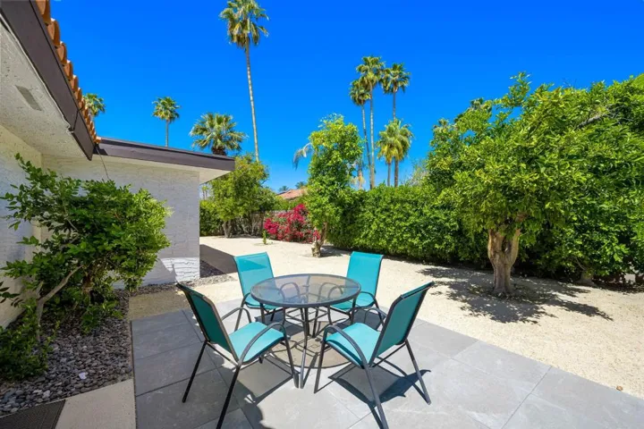 60-web-or-mls-BC+Lincoln_OPMG_0424_060