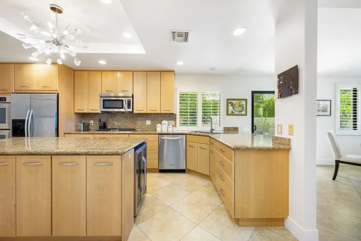 39-web-or-mls-BC+Lincoln_OPMG_0424_039