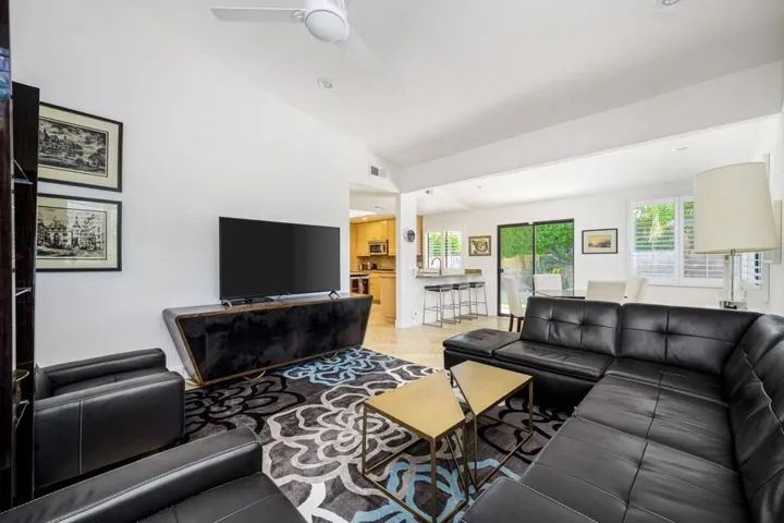 49-web-or-mls-BC+Lincoln_OPMG_0424_049