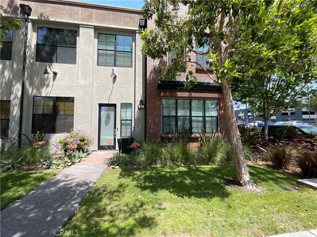 501 W Maple Avenue, Orange, California 92868