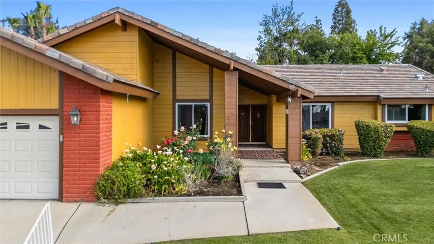 5804 Medio Luna Avenue, Bakersfield, California 93306